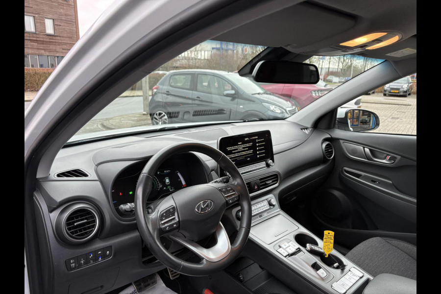 Hyundai Kona EV Fashion 64 kWh 204pk | Dodehoeksensoren | Achteruitrijcamera | Navi | Carplay | Cruise Control | Climate Control |