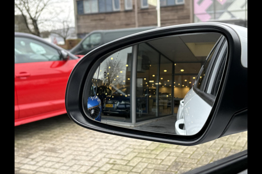 Hyundai Kona EV Fashion 64 kWh 204pk | Dodehoeksensoren | Achteruitrijcamera | Navi | Carplay | Cruise Control | Climate Control |