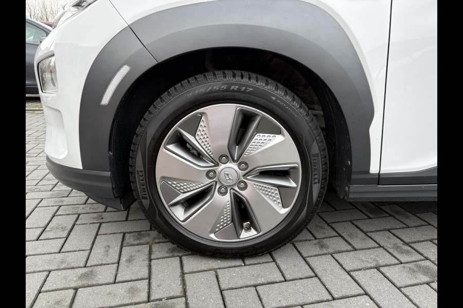 Hyundai Kona EV Fashion 64 kWh 204pk | Dodehoeksensoren | Achteruitrijcamera | Navi | Carplay | Cruise Control | Climate Control |