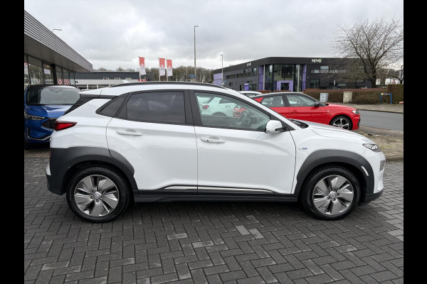 Hyundai Kona EV Fashion 64 kWh 204pk | Dodehoeksensoren | Achteruitrijcamera | Navi | Carplay | Cruise Control | Climate Control |