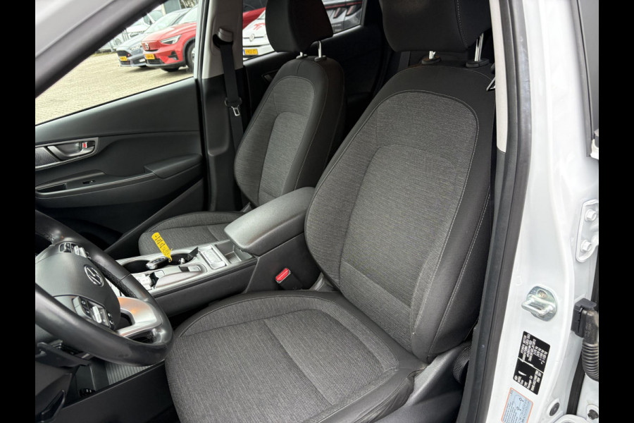 Hyundai Kona EV Fashion 64 kWh 204pk | Dodehoeksensoren | Achteruitrijcamera | Navi | Carplay | Cruise Control | Climate Control |