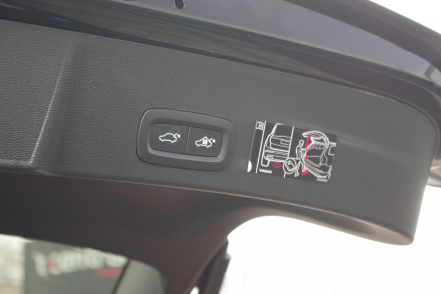 Volvo XC40 1.5 T4 211 PK Recharge Inscription PHEV, Leder, Winterpakket, H/K Sound, Camera