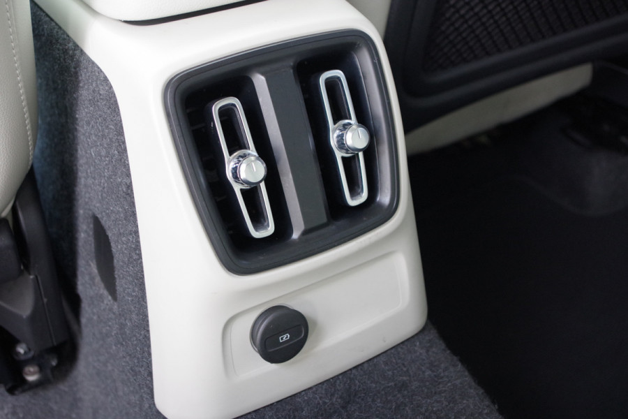 Volvo XC40 1.5 T4 211 PK Recharge Inscription PHEV, Leder, Winterpakket, H/K Sound, Camera