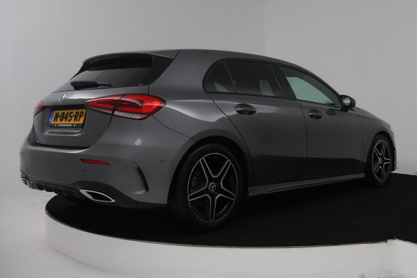 Mercedes-Benz A-Klasse 180 Business Solution AMG (SFEERVERLICHTING, ACHTERUITRIJCAMERA, STOELVERWARMING, NAVIGATIE, SENSOREN)