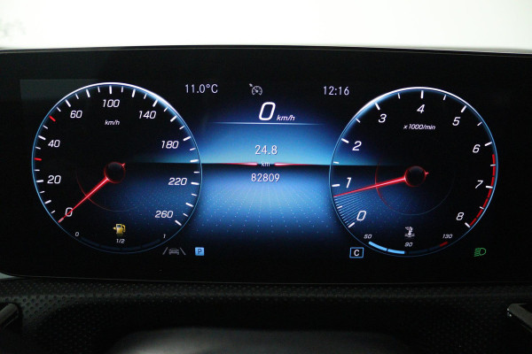 Mercedes-Benz A-Klasse 180 Business Solution AMG (SFEERVERLICHTING, ACHTERUITRIJCAMERA, STOELVERWARMING, NAVIGATIE, SENSOREN)