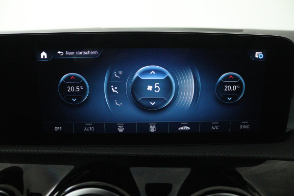 Mercedes-Benz A-Klasse 180 Business Solution AMG (SFEERVERLICHTING, ACHTERUITRIJCAMERA, STOELVERWARMING, NAVIGATIE, SENSOREN)