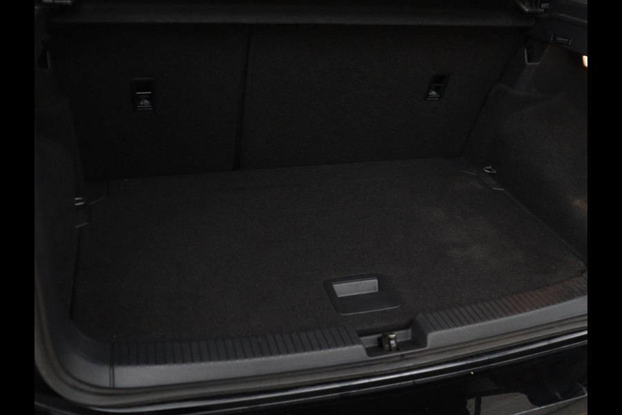 Volkswagen T-Cross 1.0 TSI Life | Automaat | Stoelverwarming | Camera | Adaptive cruise | Carplay | 17'' | Sportstoelen | Navigatie | Parkeerhulp | Airco | Bluetooth