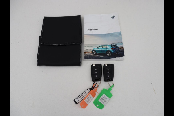 Volkswagen T-Cross 1.0 TSI Life | Automaat | Stoelverwarming | Camera | Adaptive cruise | Carplay | 17'' | Sportstoelen | Navigatie | Parkeerhulp | Airco | Bluetooth