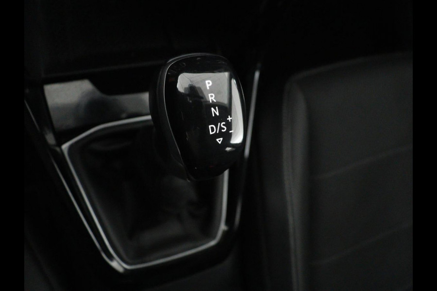 Volkswagen T-Cross 1.0 TSI Life | Automaat | Stoelverwarming | Camera | Adaptive cruise | Carplay | 17'' | Sportstoelen | Navigatie | Parkeerhulp | Airco | Bluetooth