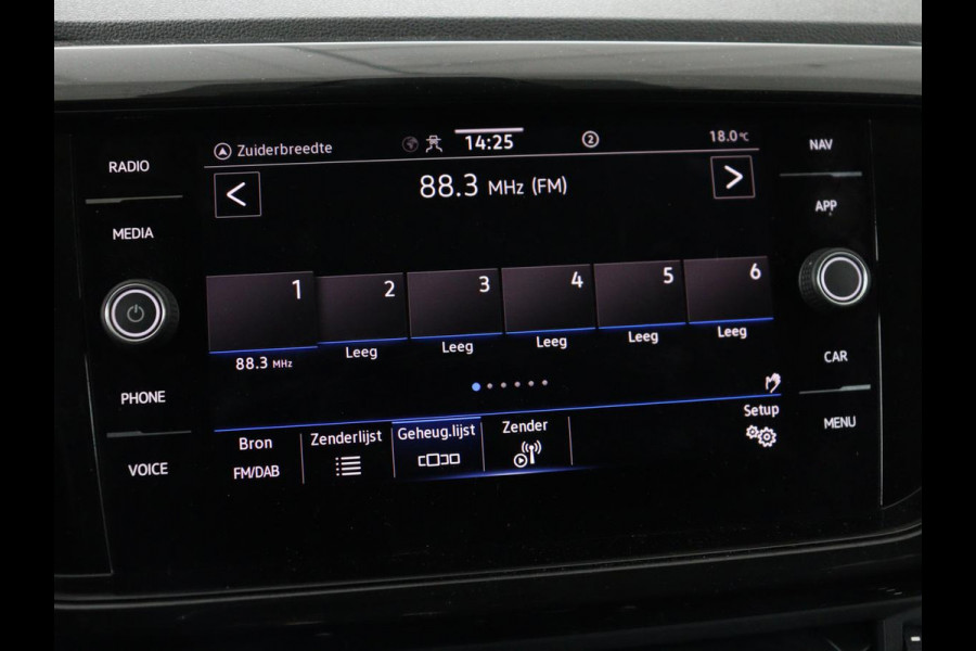 Volkswagen T-Cross 1.0 TSI Life | Automaat | Stoelverwarming | Camera | Adaptive cruise | Carplay | 17'' | Sportstoelen | Navigatie | Parkeerhulp | Airco | Bluetooth