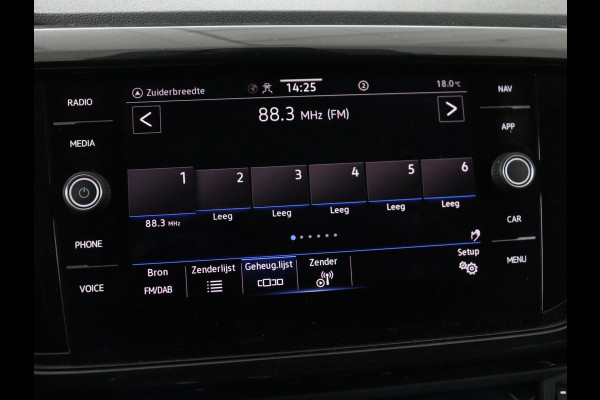 Volkswagen T-Cross 1.0 TSI Life | Automaat | Stoelverwarming | Camera | Adaptive cruise | Carplay | 17'' | Sportstoelen | Navigatie | Parkeerhulp | Airco | Bluetooth