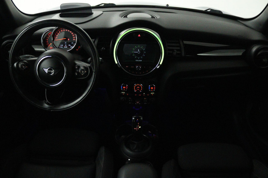 MINI Mini 1.5 Cooper Pepper (STOELVERWARMING, SFEERVERLICHTING, HEAD-UP, AUTOMAAT, PARKEERSENSOREN)