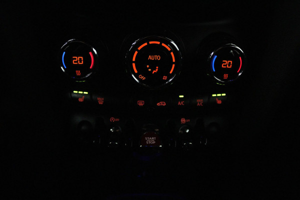 MINI Mini 1.5 Cooper Pepper (STOELVERWARMING, SFEERVERLICHTING, HEAD-UP, AUTOMAAT, PARKEERSENSOREN)
