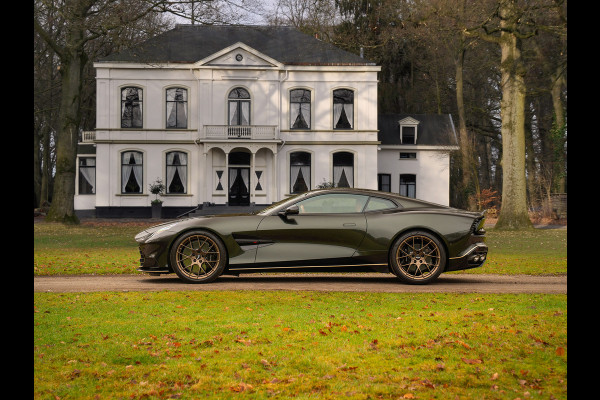 Aston Martin Vanquish | Minotaur Green | Bronze dreamlines | Carbon interior | Stoelventilatie