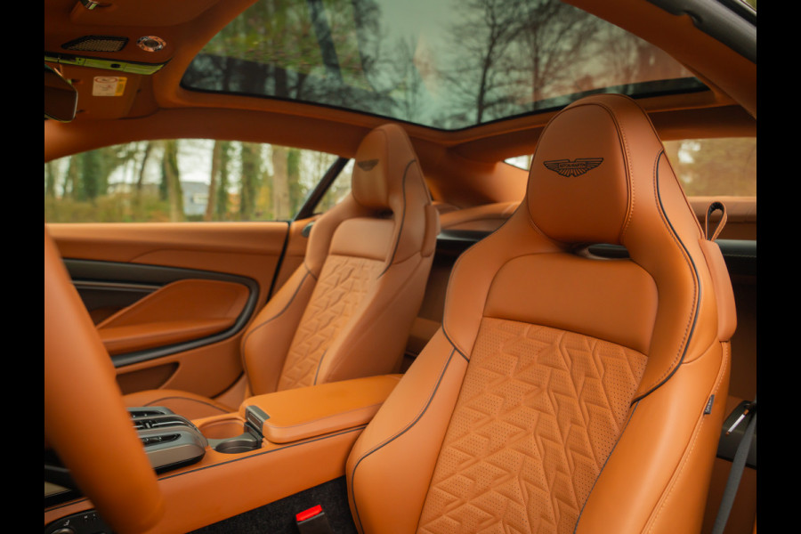 Aston Martin Vanquish | Minotaur Green | Bronze dreamlines | Carbon interior | Stoelventilatie