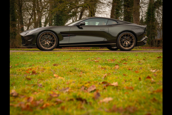 Aston Martin Vanquish | Minotaur Green | Bronze dreamlines | Carbon interior | Stoelventilatie