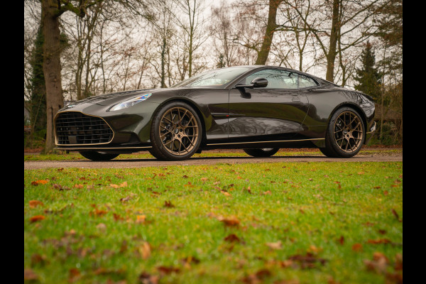 Aston Martin Vanquish | Minotaur Green | Bronze dreamlines | Carbon interior | Stoelventilatie