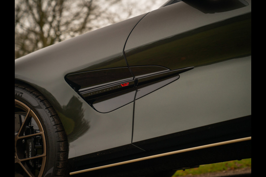 Aston Martin Vanquish | Minotaur Green | Bronze dreamlines | Carbon interior | Stoelventilatie