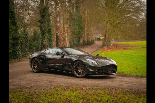 Aston Martin Vanquish | Minotaur Green | Bronze dreamlines | Carbon interior | Stoelventilatie