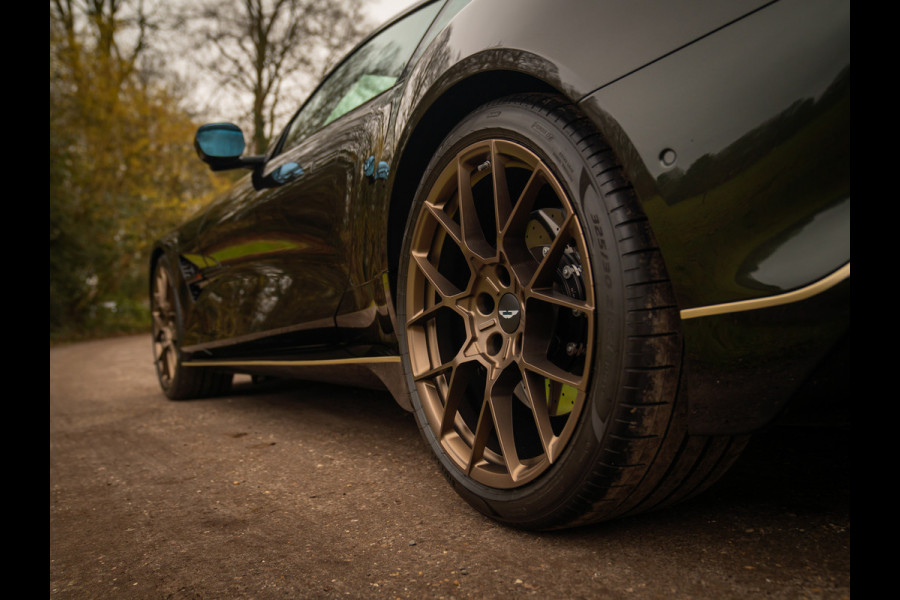 Aston Martin Vanquish | Minotaur Green | Bronze dreamlines | Carbon interior | Stoelventilatie
