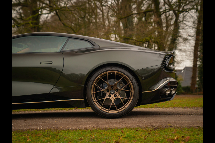 Aston Martin Vanquish | Minotaur Green | Bronze dreamlines | Carbon interior | Stoelventilatie