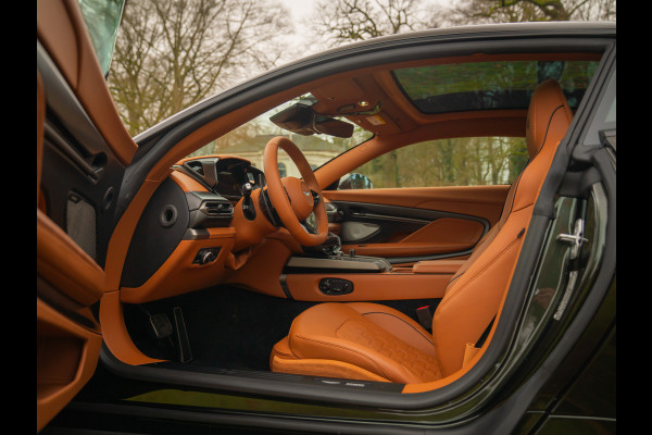 Aston Martin Vanquish | Minotaur Green | Bronze dreamlines | Carbon interior | Stoelventilatie
