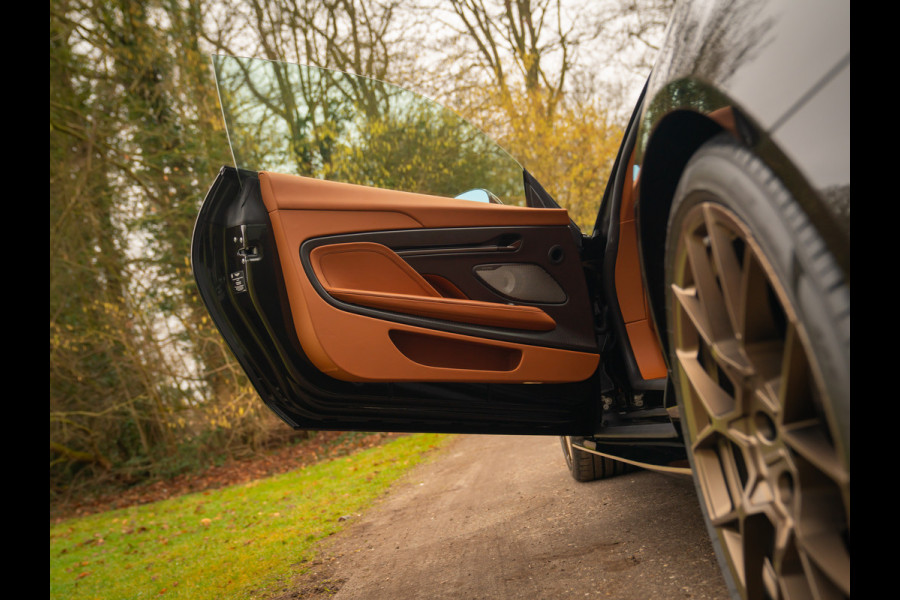 Aston Martin Vanquish | Minotaur Green | Bronze dreamlines | Carbon interior | Stoelventilatie