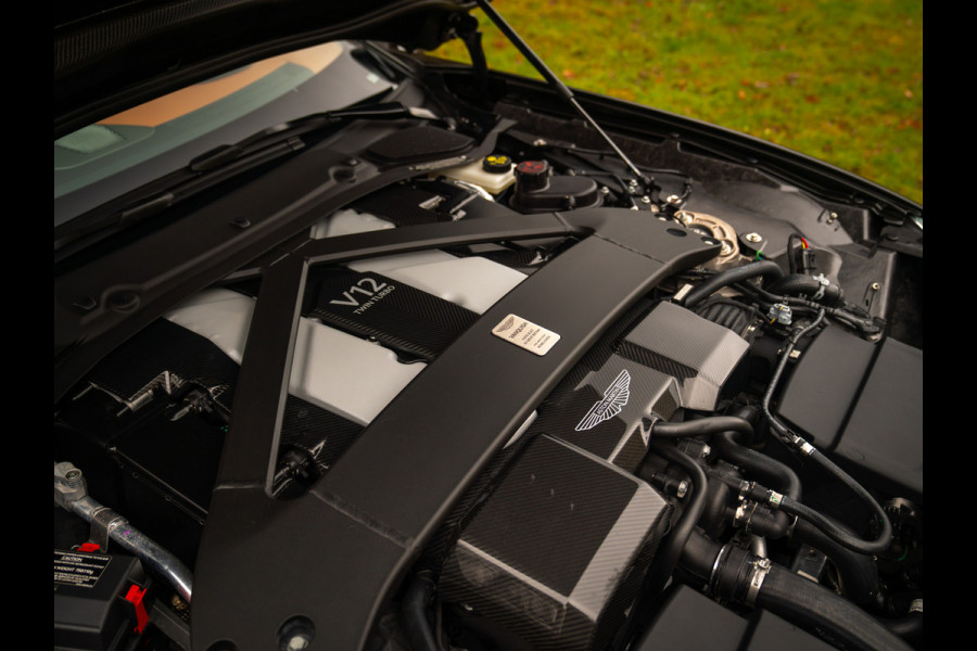 Aston Martin Vanquish | Minotaur Green | Bronze dreamlines | Carbon interior | Stoelventilatie