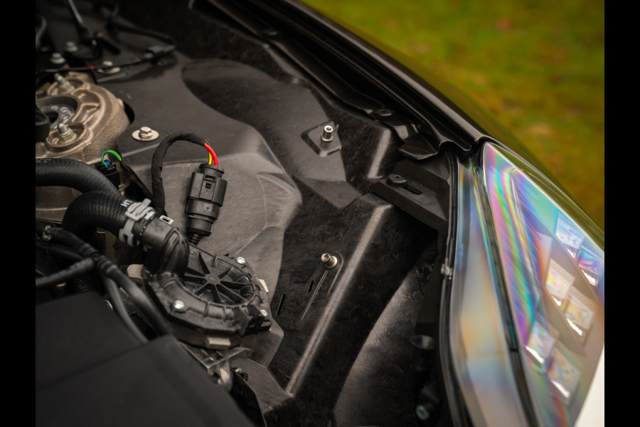 Aston Martin Vanquish | Minotaur Green | Bronze dreamlines | Carbon interior | Stoelventilatie