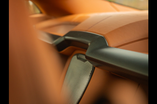 Aston Martin Vanquish | Minotaur Green | Bronze dreamlines | Carbon interior | Stoelventilatie