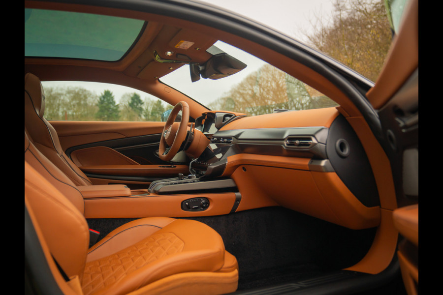 Aston Martin Vanquish | Minotaur Green | Bronze dreamlines | Carbon interior | Stoelventilatie