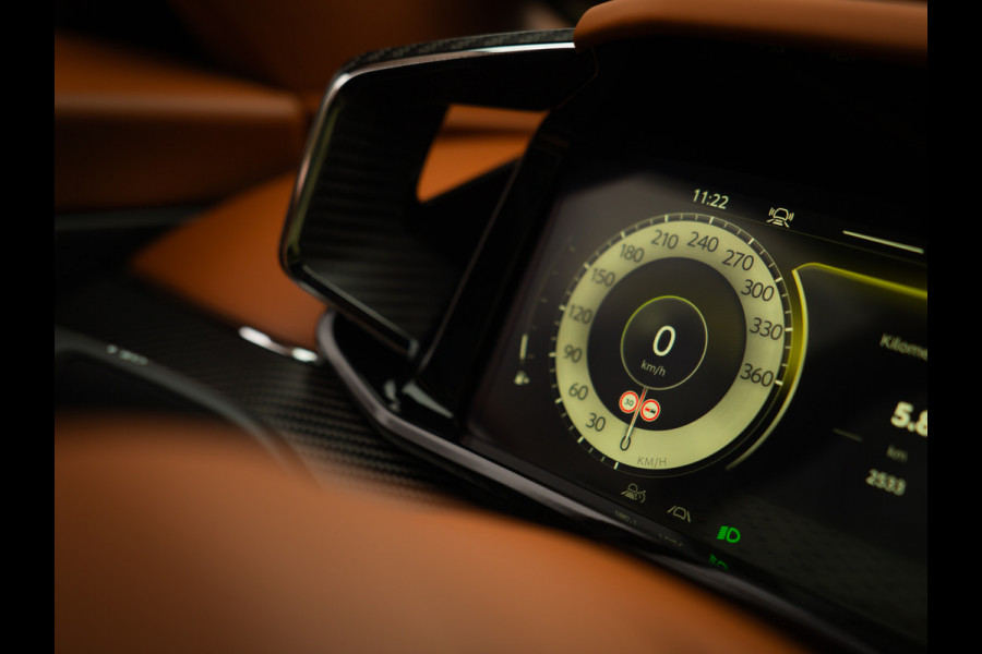 Aston Martin Vanquish | Minotaur Green | Bronze dreamlines | Carbon interior | Stoelventilatie