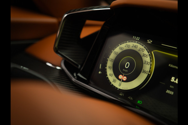 Aston Martin Vanquish | Minotaur Green | Bronze dreamlines | Carbon interior | Stoelventilatie