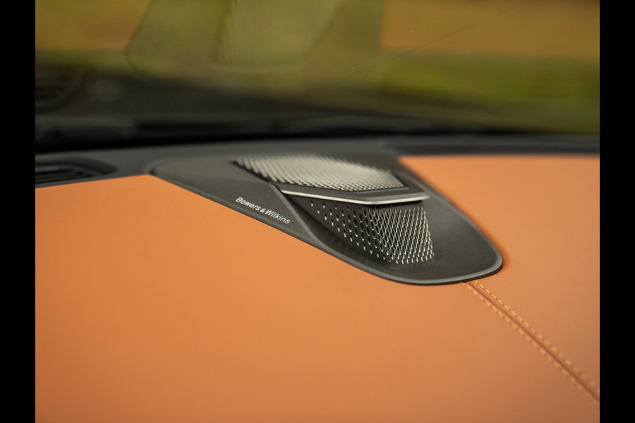 Aston Martin Vanquish | Minotaur Green | Bronze dreamlines | Carbon interior | Stoelventilatie