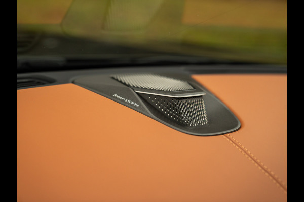 Aston Martin Vanquish | Minotaur Green | Bronze dreamlines | Carbon interior | Stoelventilatie