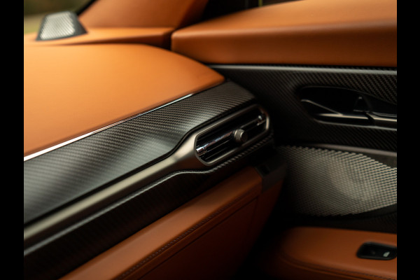 Aston Martin Vanquish | Minotaur Green | Bronze dreamlines | Carbon interior | Stoelventilatie