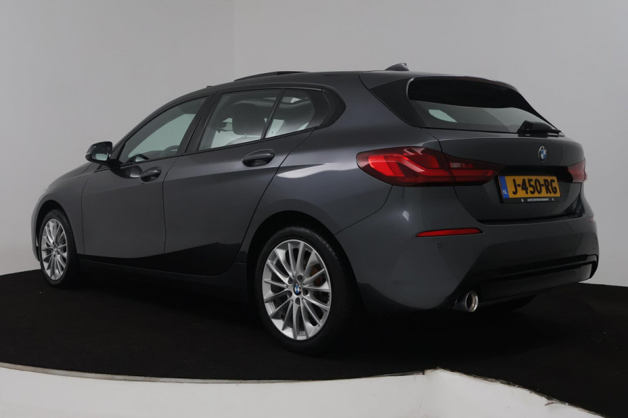BMW 1-serie 118i Executive Edition (PANORAMADAK, DIGITALE COCKPIT, CRUISE CONTROL, NAVIGATIE, PARKEERSENSOREN)