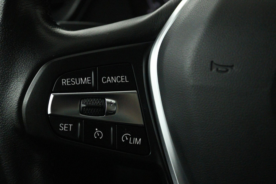 BMW 1-serie 118i Executive Edition (PANORAMADAK, DIGITALE COCKPIT, CRUISE CONTROL, NAVIGATIE, PARKEERSENSOREN)