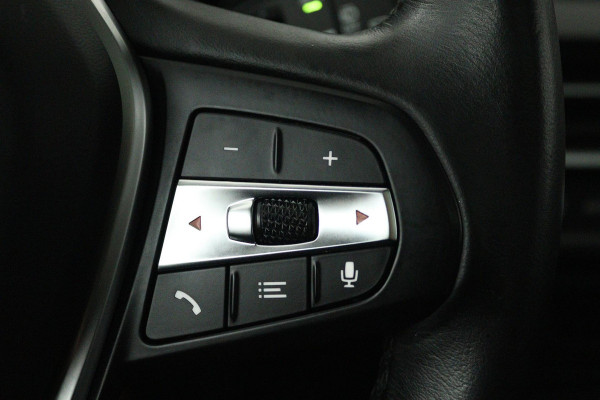 BMW 1-serie 118i Executive Edition (PANORAMADAK, DIGITALE COCKPIT, CRUISE CONTROL, NAVIGATIE, PARKEERSENSOREN)