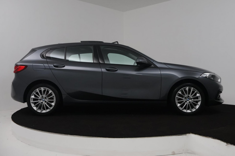 BMW 1-serie 118i Executive Edition (PANORAMADAK, DIGITALE COCKPIT, CRUISE CONTROL, NAVIGATIE, PARKEERSENSOREN)
