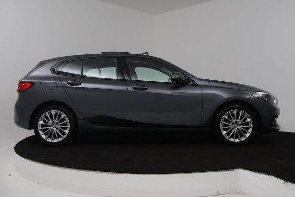 BMW 1-serie 118i Executive Edition (PANORAMADAK, DIGITALE COCKPIT, CRUISE CONTROL, NAVIGATIE, PARKEERSENSOREN)