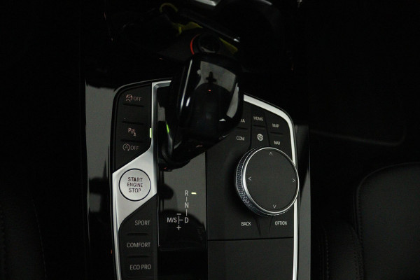 BMW 1-serie 118i Executive Edition (PANORAMADAK, DIGITALE COCKPIT, CRUISE CONTROL, NAVIGATIE, PARKEERSENSOREN)