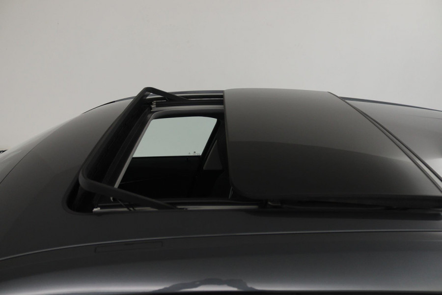 BMW 1-serie 118i Executive Edition (PANORAMADAK, DIGITALE COCKPIT, CRUISE CONTROL, NAVIGATIE, PARKEERSENSOREN)