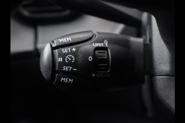 Peugeot 2008 1.2 PureTech Blue Lease Allure Sport (APPLE CARPLAY,NAVI,CAMERA,360 VIEW,DIGITAL COCKPIT,CRUISE,SPORTSTOELEN)