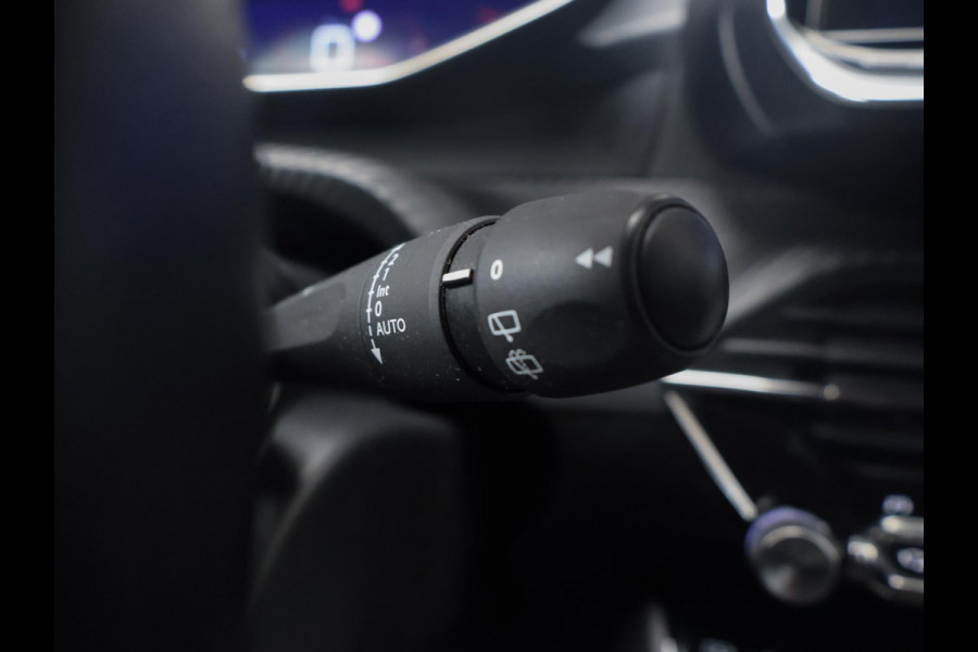 Peugeot 2008 1.2 PureTech Blue Lease Allure Sport (APPLE CARPLAY,NAVI,CAMERA,360 VIEW,DIGITAL COCKPIT,CRUISE,SPORTSTOELEN)