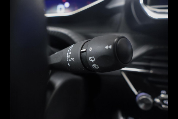 Peugeot 2008 1.2 PureTech Blue Lease Allure Sport (APPLE CARPLAY,NAVI,CAMERA,360 VIEW,DIGITAL COCKPIT,CRUISE,SPORTSTOELEN)