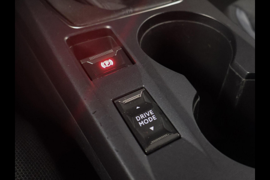 Peugeot 2008 1.2 PureTech Blue Lease Allure Sport (APPLE CARPLAY,NAVI,CAMERA,360 VIEW,DIGITAL COCKPIT,CRUISE,SPORTSTOELEN)