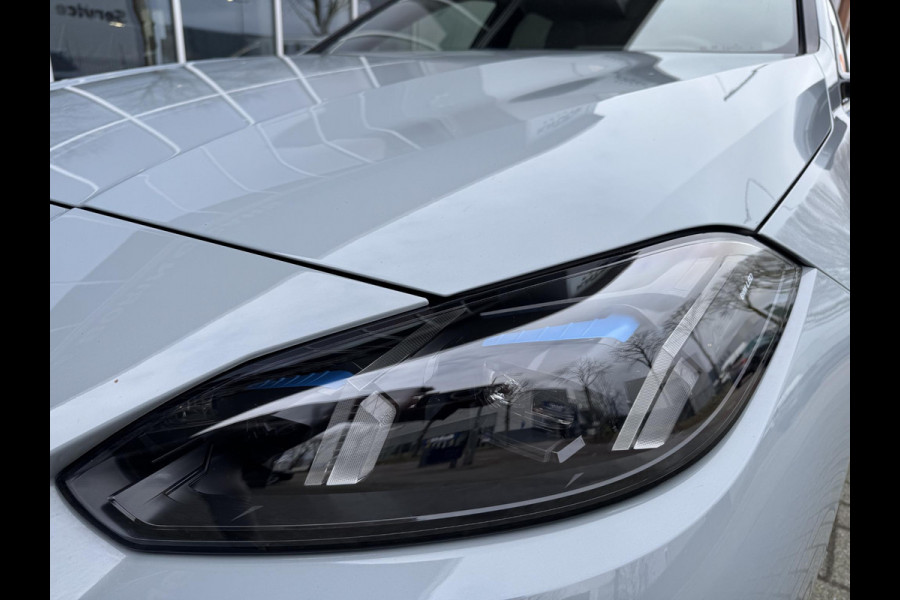 BMW 1-serie 120 M Sport Pro / Panoramadak / Head Up / Live Cockpit professional / Comforttoegang / Adaptief M-onderstel / Sportstoel / 360 Camera / Driving Assistant /