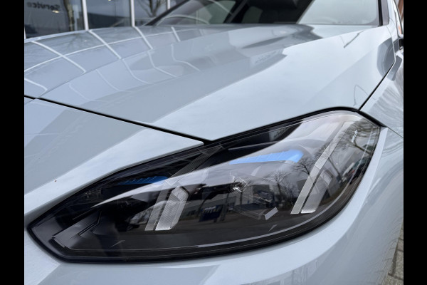 BMW 1-serie 120 M Sport Pro / Panoramadak / Head Up / Live Cockpit professional / Comforttoegang / Adaptief M-onderstel / Sportstoel / 360 Camera / Driving Assistant /