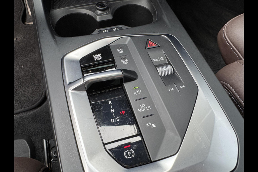 BMW 1-serie 120 M Sport Pro / Panoramadak / Head Up / Live Cockpit professional / Comforttoegang / Adaptief M-onderstel / Sportstoel / 360 Camera / Driving Assistant /